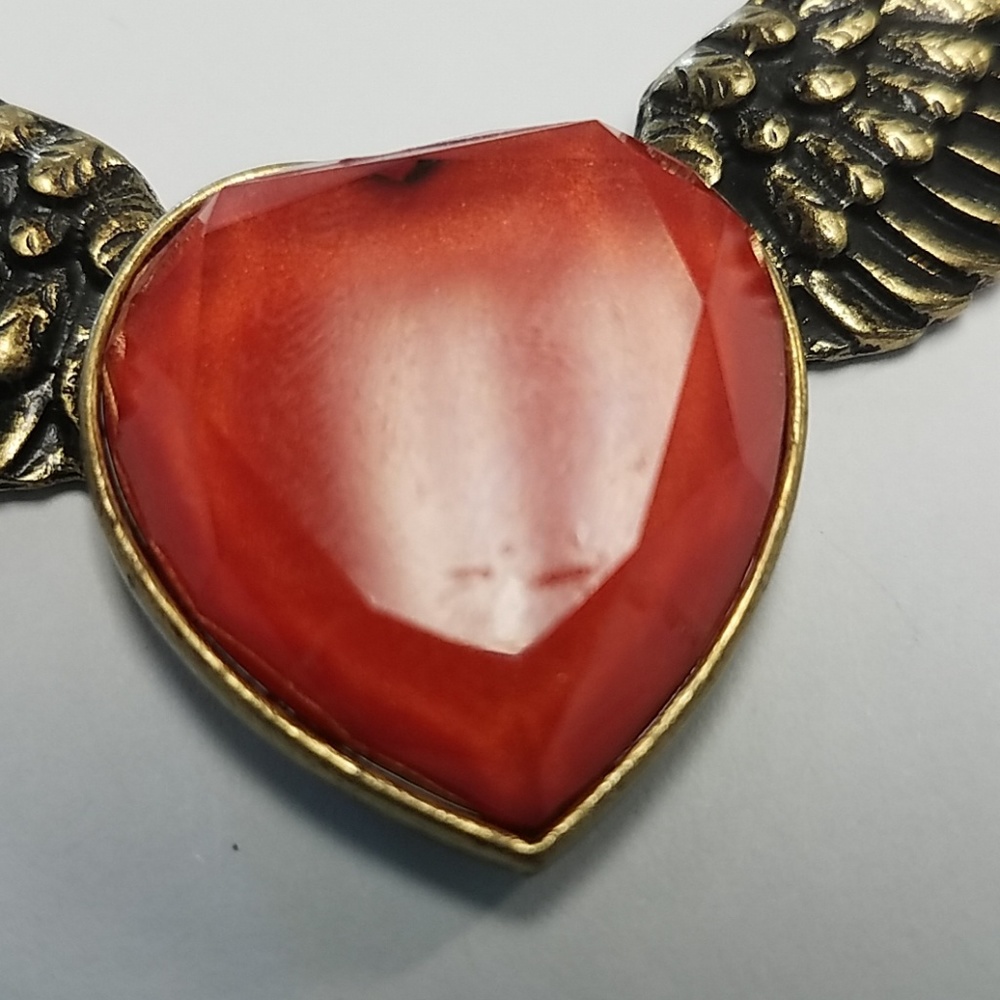 Heart and wings necklace - Picture 3 of 5